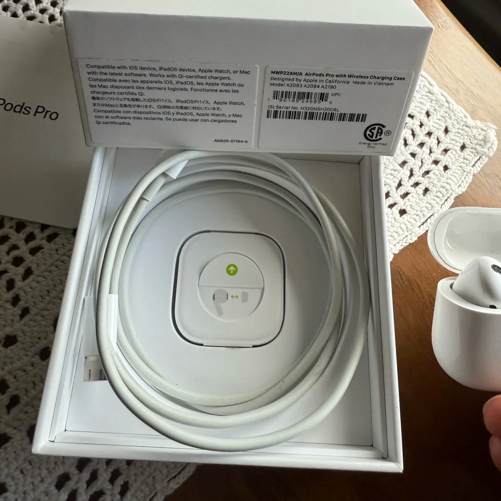 Apple Wireless Earbuds with Charging Case - White